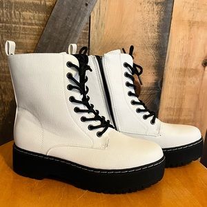 White boots! Womens 9